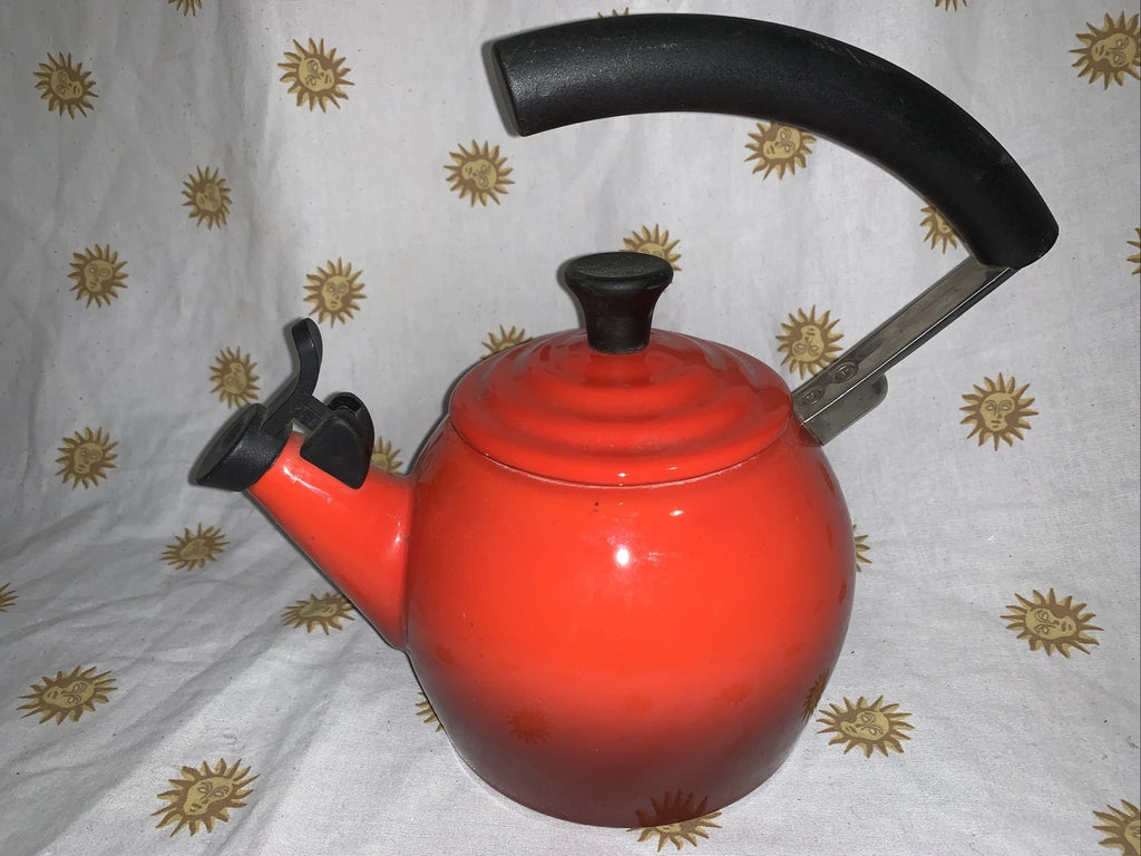 Le Creuset 1.25 qt Enamel on Steel Red Gradient Whistling Tea Kettle Pot Steam