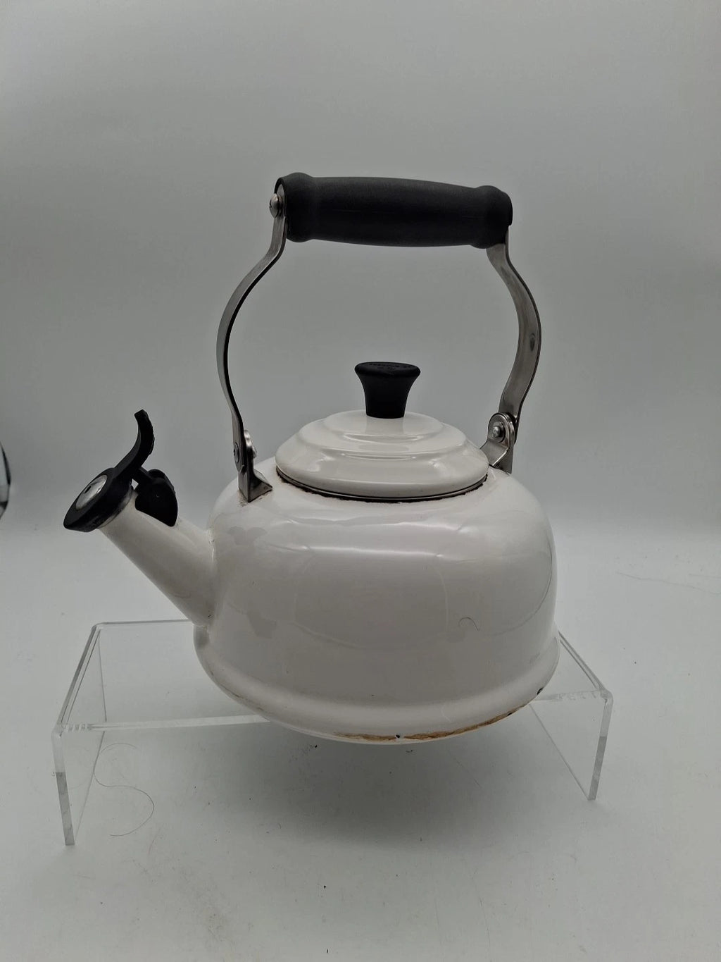 Le Creuset Whistling Tea Kettle White Enamel Steel 1.7 - Enamel/Steel