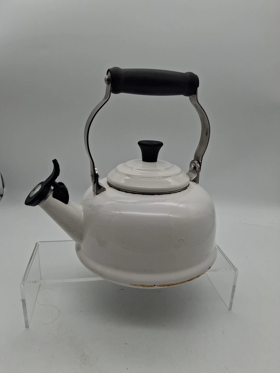 Le Creuset Whistling Tea Kettle White Enamel Steel 1.7 - Enamel/Steel