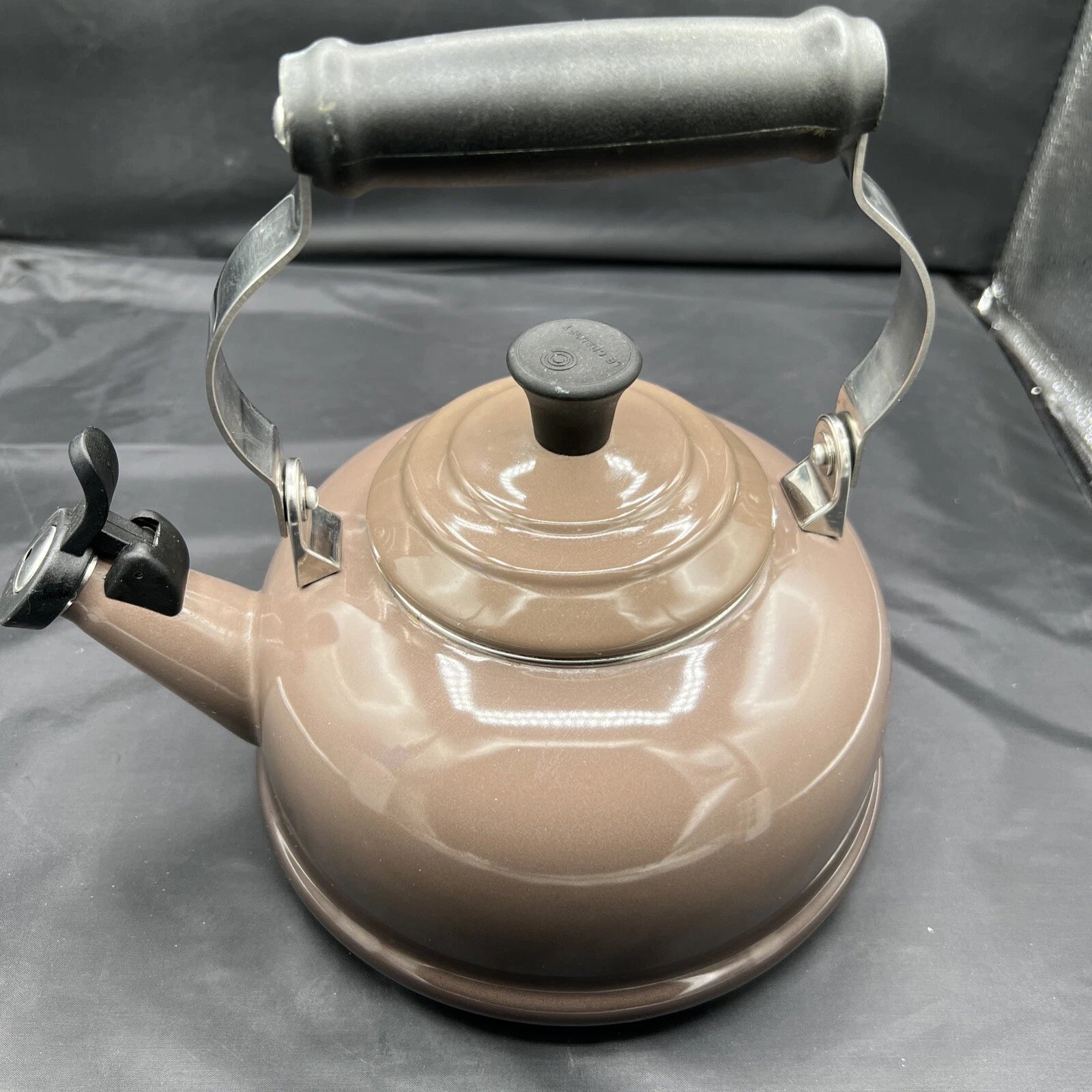 Le Creuset Enamel on Steel 1.7 Quart Whistling Tea Kettle, Flint-Oyster Grey