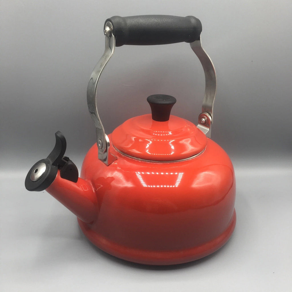 Le Creuset Whistling Tea Kettle Teapot Cerise Red 1.7 Qt (1.6L)