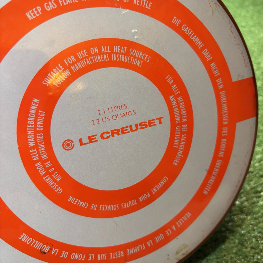 Le Creuset 2.2 Qt / 2L Kettle with/Lid Red Ombre Flame Enamel