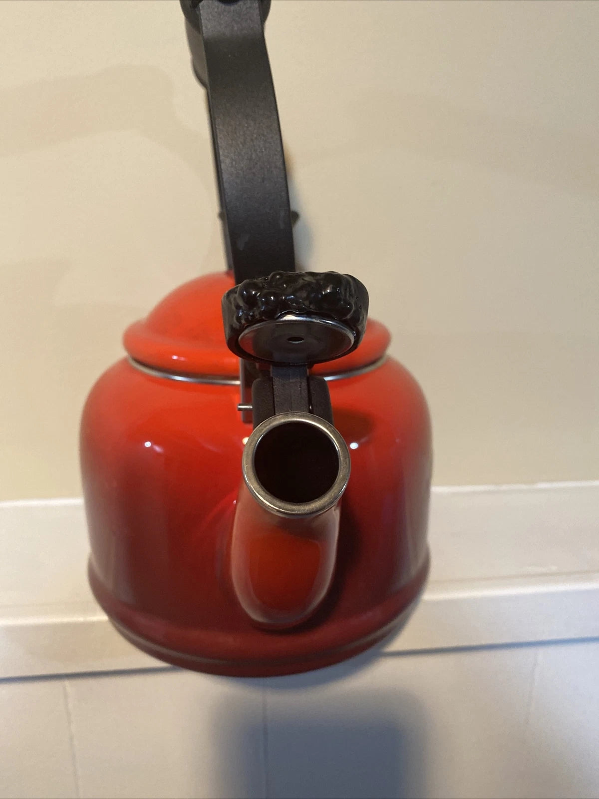 LE CREUSET Whistling Tea Kettle 1.25 Quart  Cerise Red Enamel Teapot