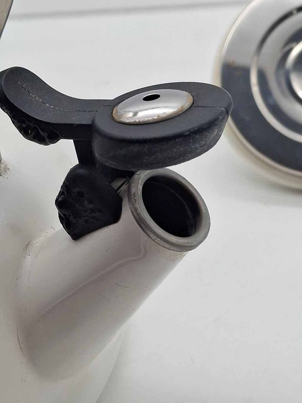 Le Creuset Whistling Tea Kettle White Enamel Steel 1.7 - Enamel/Steel