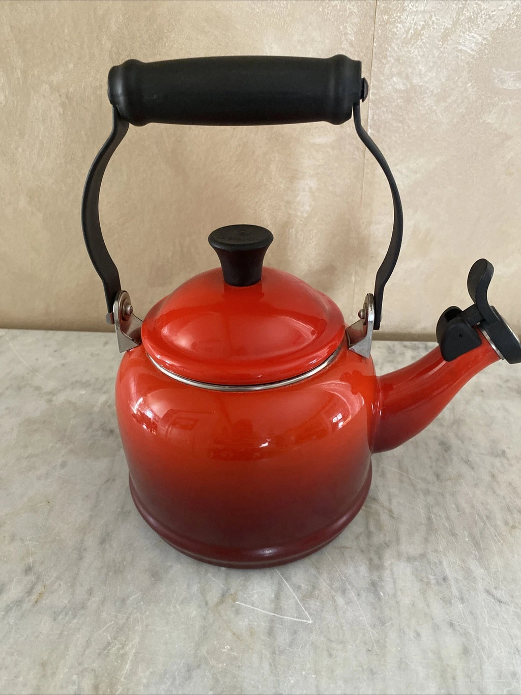 Le Creuset Whistling Tea Kettle 1.25 Quarts 1.1L Teapot Red Enamel