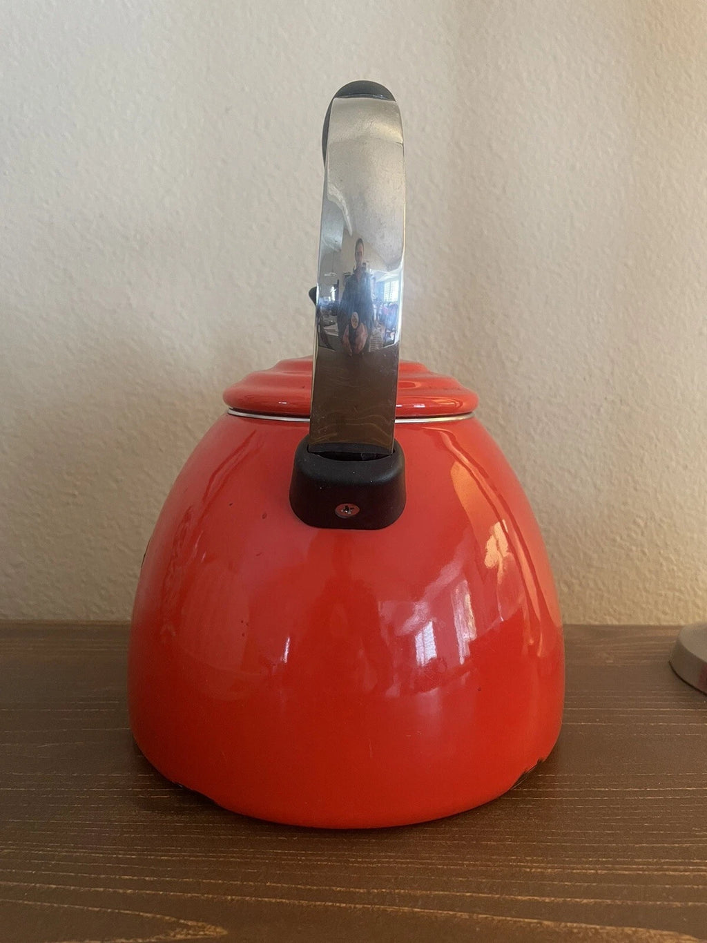Le Creuset Carmin Red Halo Whistling Tea Kettle Enamel on Steel 1.5L 1.6 Qt