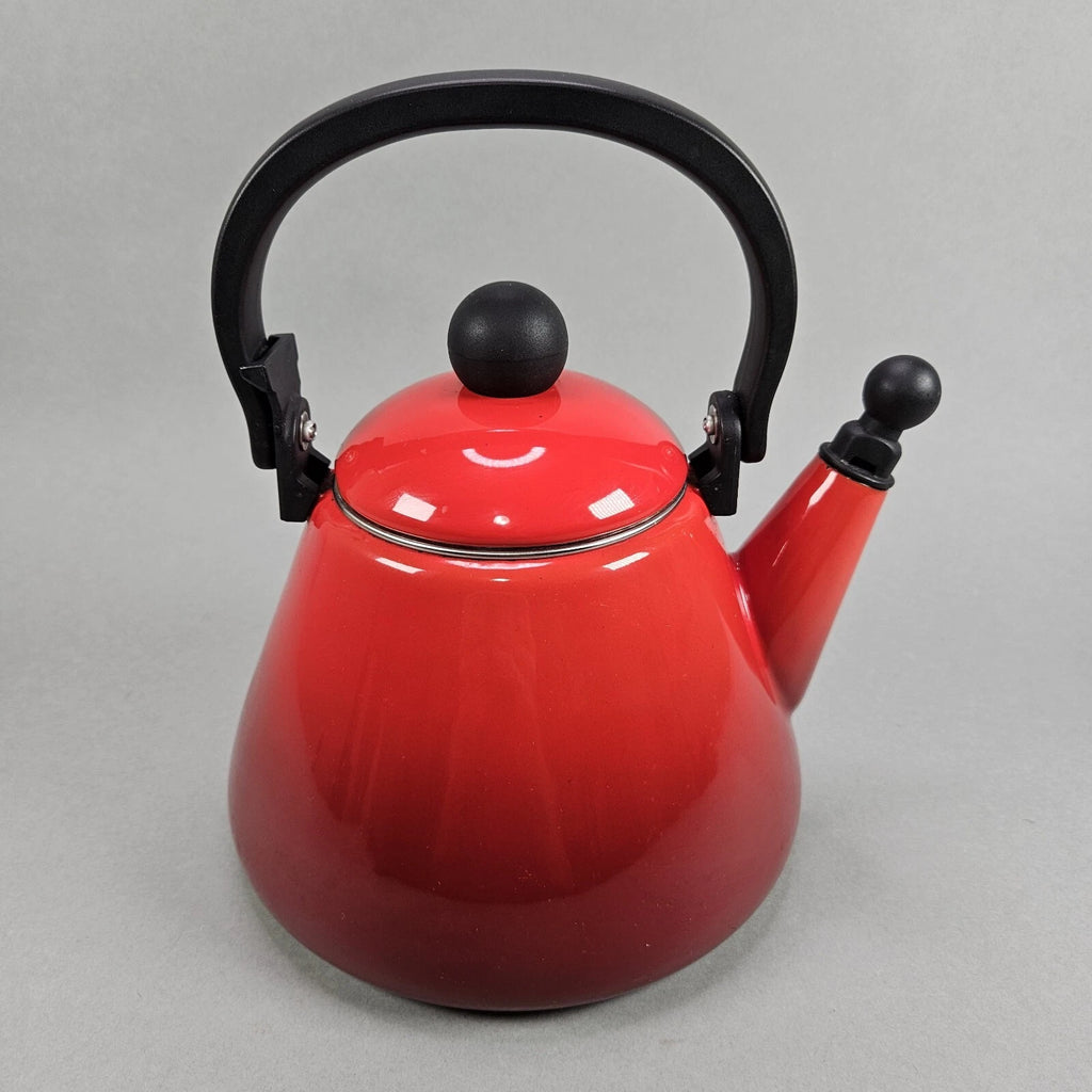 Le Creuset Enamel On Steel Classic Whistling Kettle Red Flame 1.7 Quarts 1.6 L