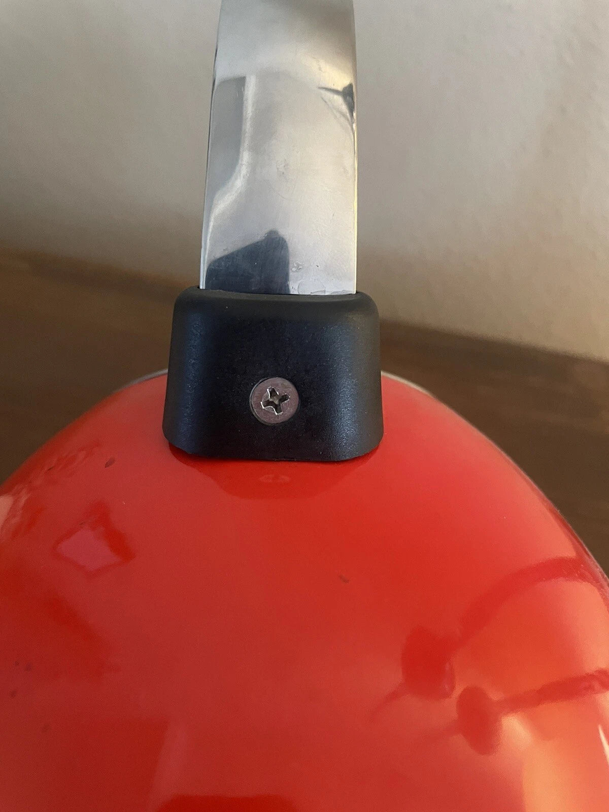 Le Creuset Carmin Red Halo Whistling Tea Kettle Enamel on Steel 1.5L 1.6 Qt