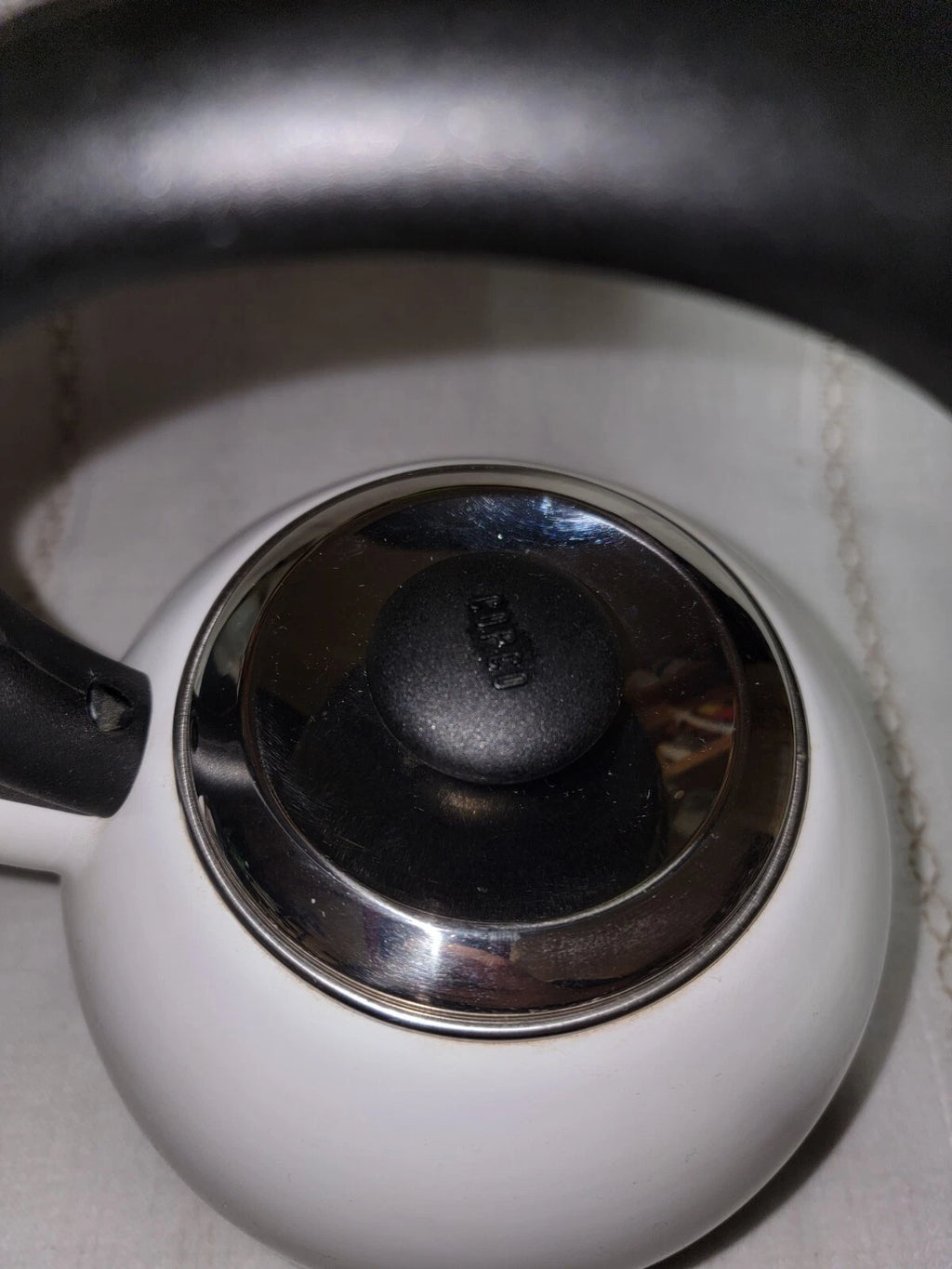 Vintage Copco Whistling Tea Kettle Cavalier White Enamel 2 Qt