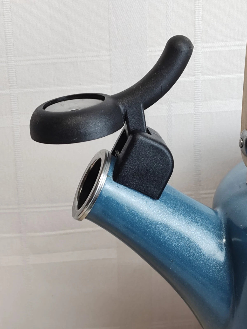 Ayesha Collection 2-Quart Whistling Teakettle, Twilight Teal