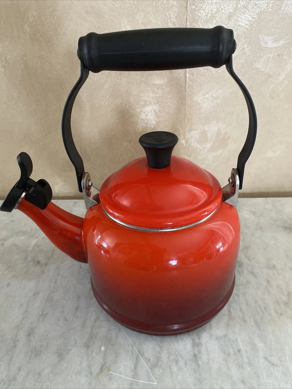 Le Creuset Whistling Tea Kettle 1.25 Quarts 1.1L Teapot Red Enamel