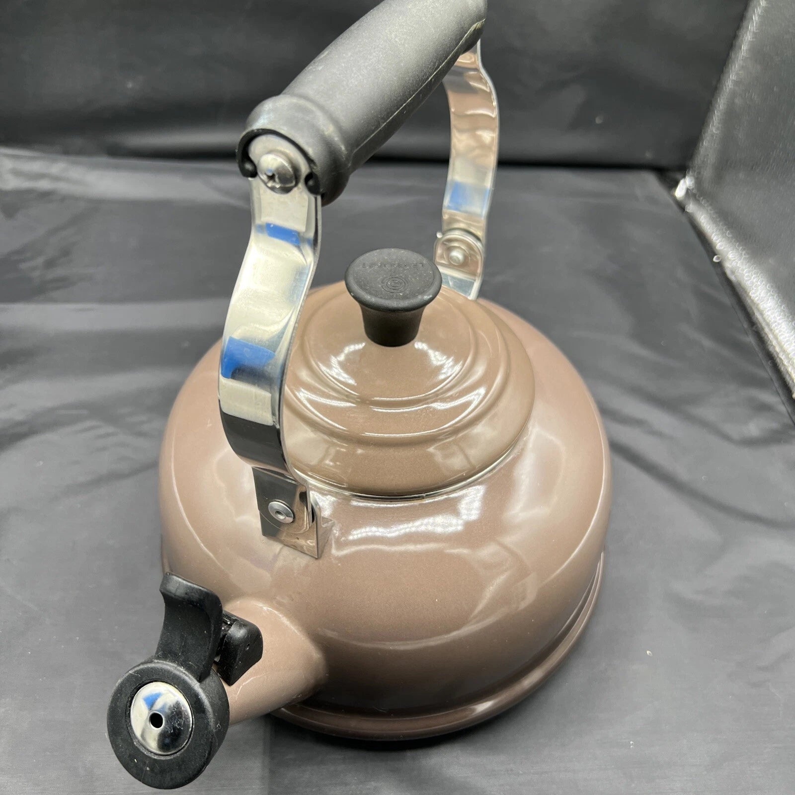 Le Creuset Enamel on Steel 1.7 Quart Whistling Tea Kettle, Flint-Oyster Grey