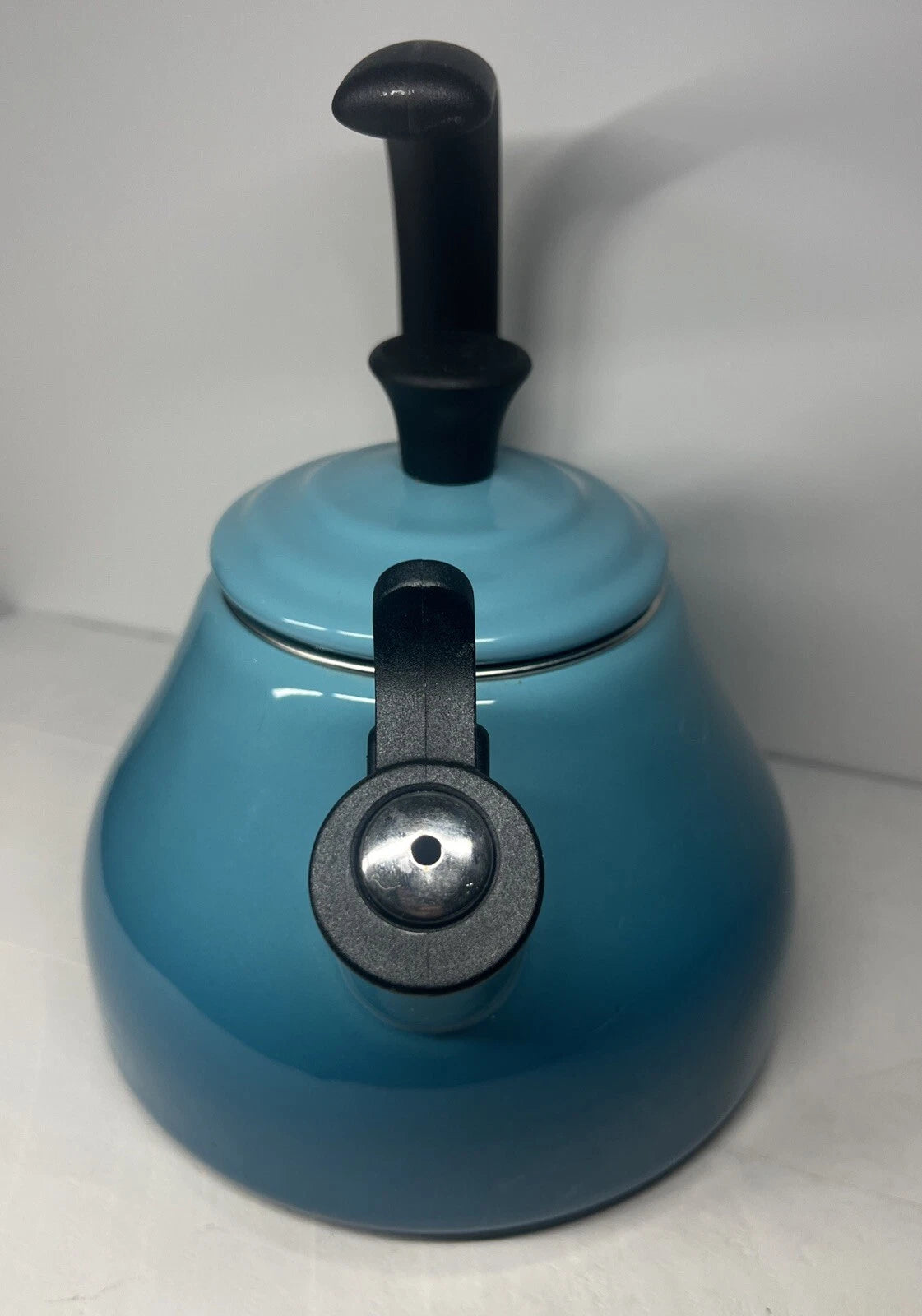 Le Creuset Chrysenth Turquoise Hombre Whistling Tea Kettle 1.6 US Quart Enamel