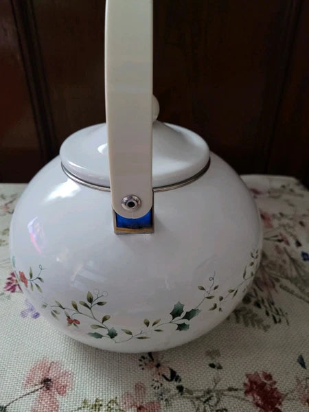 Pre Owned Pfaltzgraff Winterberry 3--Quart Enamel on Steel Tea Kettle