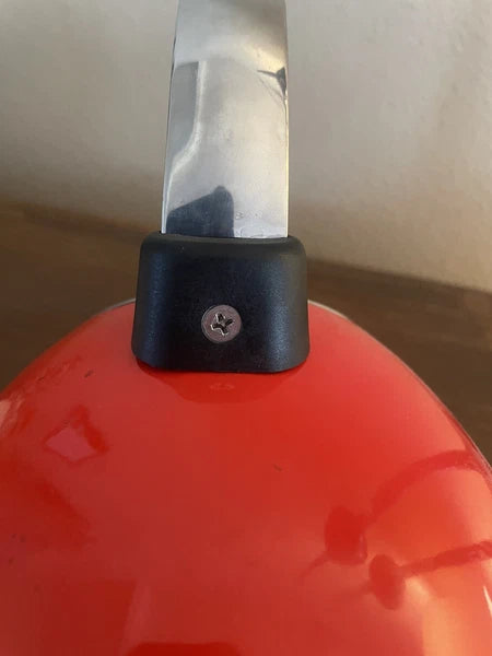 Le Creuset Carmin Red Halo Whistling Tea Kettle Enamel on Steel 1.5L 1.6 Qt