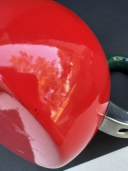 Copco - Enamel Tomato Tea Kettle - Brilliant Red - 2.5 Quarts