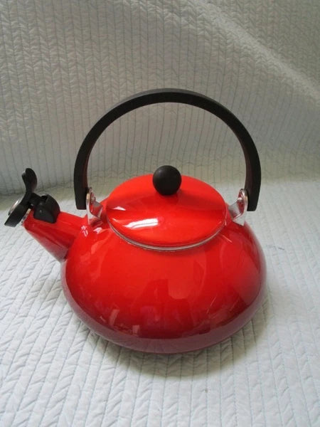 Le Creuset Zen Whistling Tea Kettle Pot Cerise Red Ombre 1.6 Quart