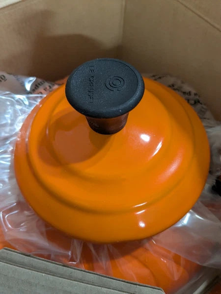 Le Creuset Enameled Whistling Tea Kettle Flame Orange 1.6 L 1.7 Qt New NIB