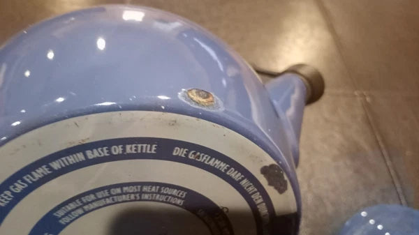 LE CREUSET Whistling Tea Kettle Blue Enamel (shl)