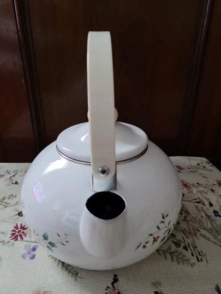 Pre Owned Pfaltzgraff Winterberry 3--Quart Enamel on Steel Tea Kettle