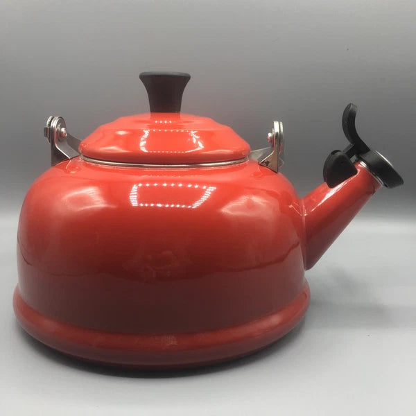 Le Creuset Whistling Tea Kettle Teapot Cerise Red 1.7 Qt (1.6L)