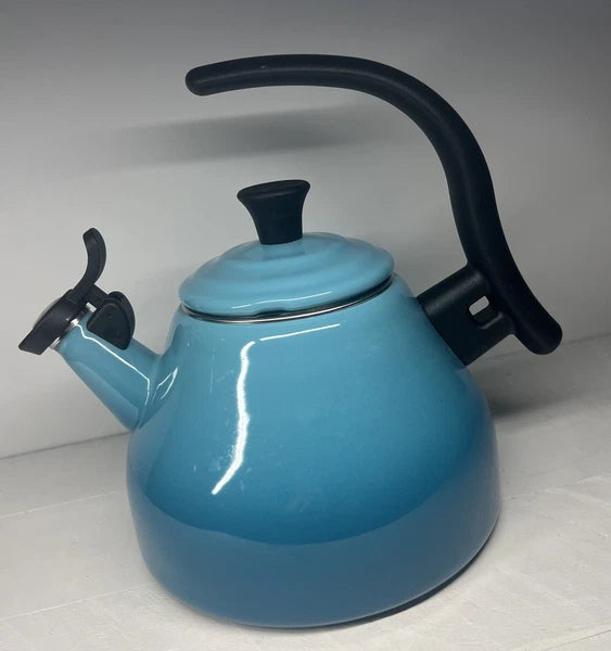 Le Creuset Chrysenth Turquoise Hombre Whistling Tea Kettle 1.6 US Quart Enamel