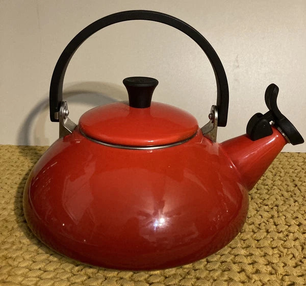 LE CREUSET Ombre Cherry Red Enamel on Steel Tea Pot 1.6 Qt ZEN Whistling Kettle