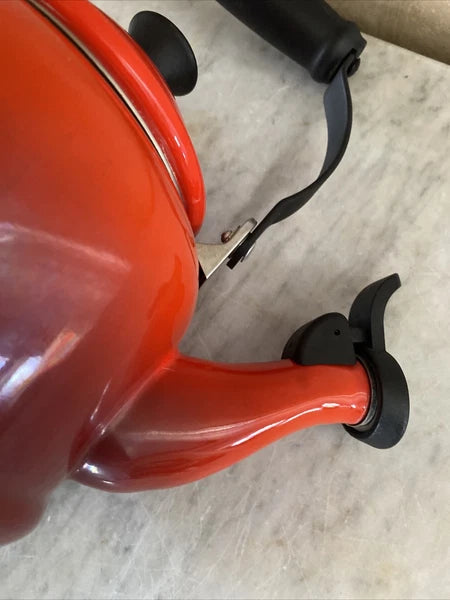 Le Creuset Whistling Tea Kettle 1.25 Quarts 1.1L Teapot Red Enamel