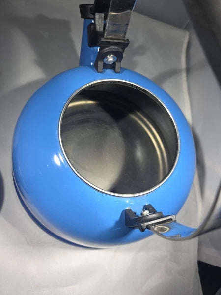 Le Creuset Enamel On Steel Whistling Tea Kettle 1.7 qt. Blue Ombre Teapot Gas El