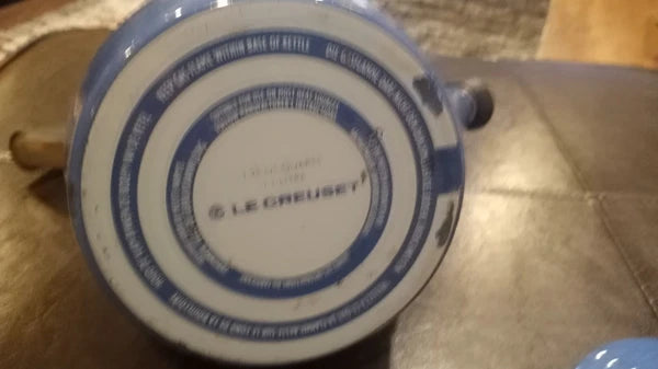 LE CREUSET Whistling Tea Kettle Blue Enamel (shl)