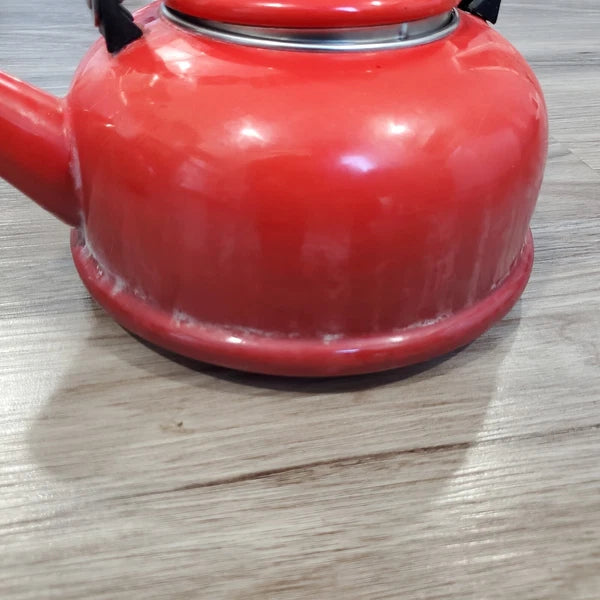 Le Creuset 1.6L / 1.7Qt Classic Tea Kettle Red Cerise Enamel On Steel