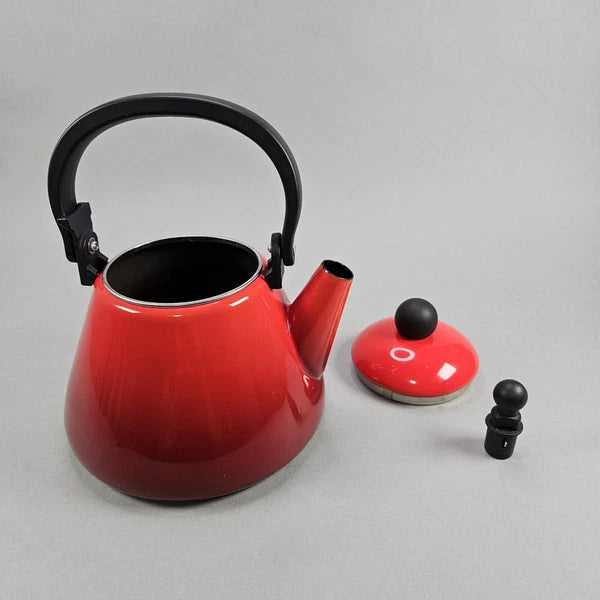 Le Creuset Enamel On Steel Classic Whistling Kettle Red Flame 1.7 Quarts 1.6 L