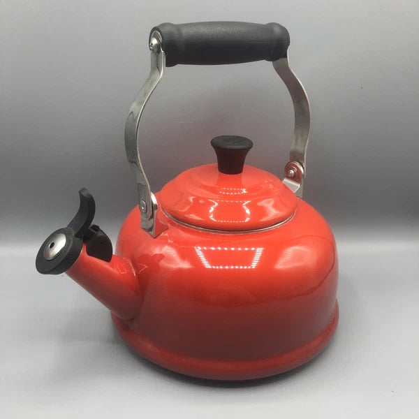Le Creuset Whistling Tea Kettle Teapot Cerise Red 1.7 Qt (1.6L)
