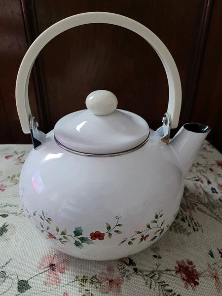 Pre Owned Pfaltzgraff Winterberry 3--Quart Enamel on Steel Tea Kettle