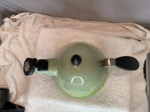 Le Creuset Ogive Enamel-on-Steel 1.7 Quart Tea Kettle - Kiwi Green Ombré