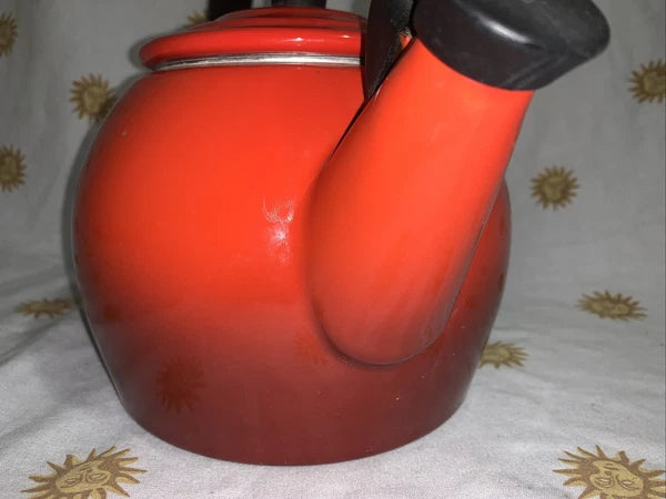 Le Creuset 1.25 qt Enamel on Steel Red Gradient Whistling Tea Kettle Pot Steam