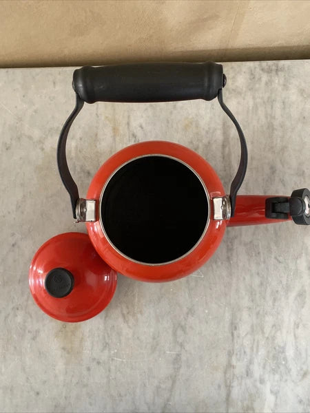 Le Creuset Whistling Tea Kettle 1.25 Quarts 1.1L Teapot Red Enamel