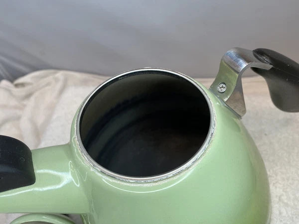 Le Creuset Ogive Enamel-on-Steel 1.7 Quart Tea Kettle - Kiwi Green Ombré