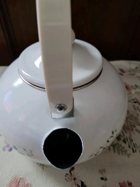 Pre Owned Pfaltzgraff Winterberry 3--Quart Enamel on Steel Tea Kettle