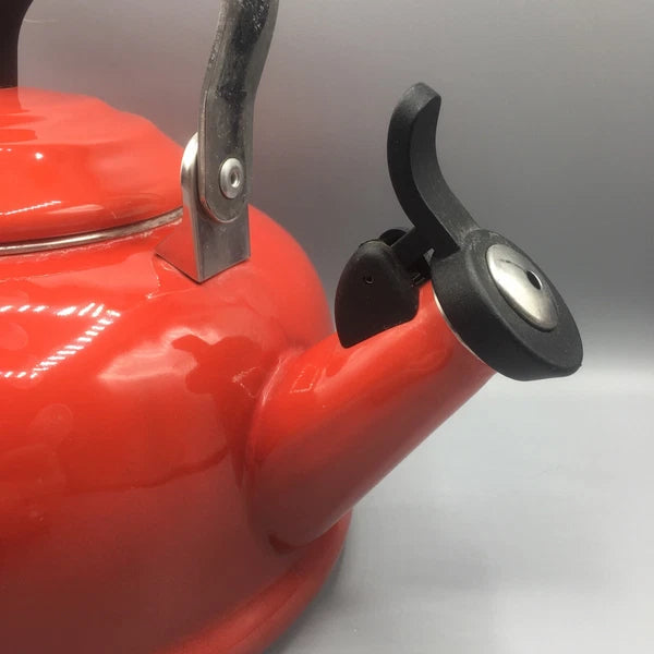 Le Creuset Whistling Tea Kettle Teapot Cerise Red 1.7 Qt (1.6L)