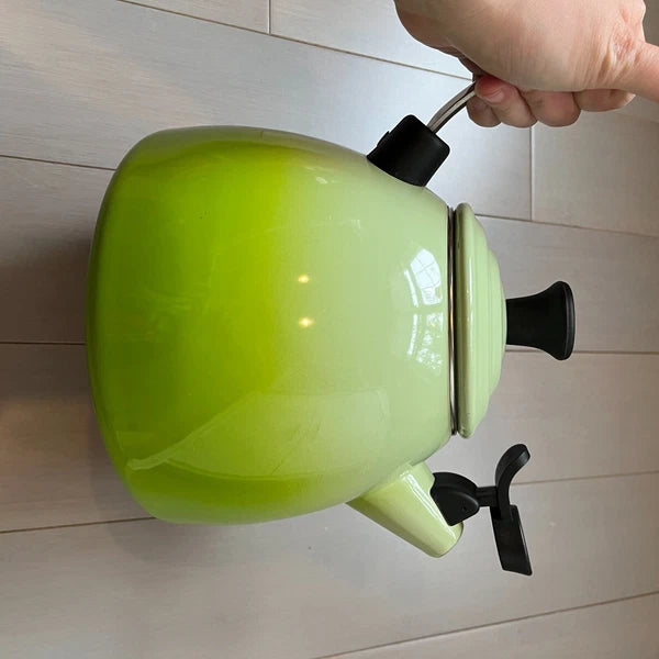 Le Creuset Lime Green Enamal On Steel Kiwi Whistling Tea Kettle 1.6 qt VGC