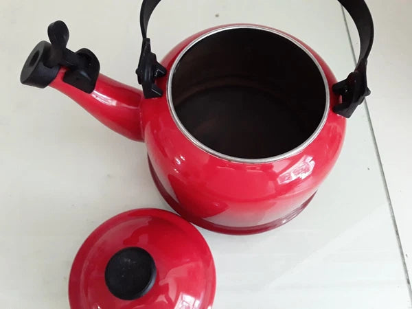 Le Creuset Flame Red Ombre 1.1 Liter Enamel Tea Kettle Whistling Kitchenware