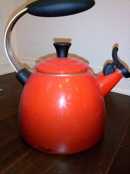 LE CREUSET Tea Kettle 1.7 Quart / 1.6 Litre Red Enamel Teapot