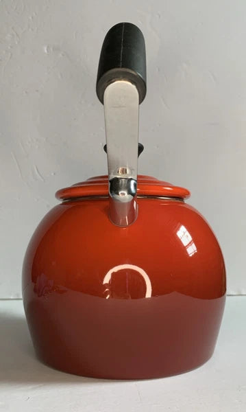 Le Creuset Halo Whistling Teapot 1.1 Literd Red Cerise Ombré 1.25 Quart Enamel