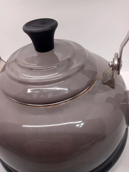 Le Creuset 1.6L 1.7 Qt Classic Whistling Kettle Grey Ombre EUC Enamel