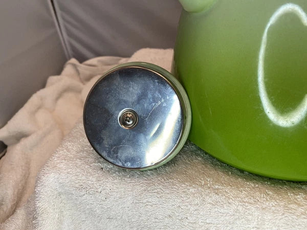 Le Creuset Ogive Enamel-on-Steel 1.7 Quart Tea Kettle - Kiwi Green Ombré