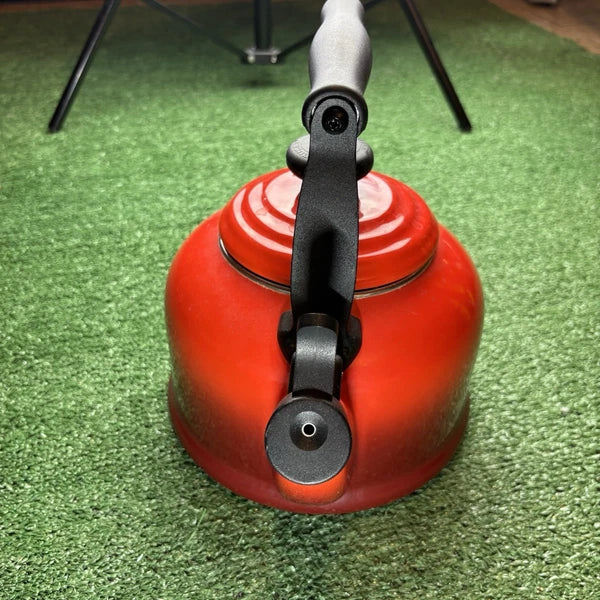 Le Creuset 2.2 Qt / 2L Kettle with/Lid Red Ombre Flame Enamel