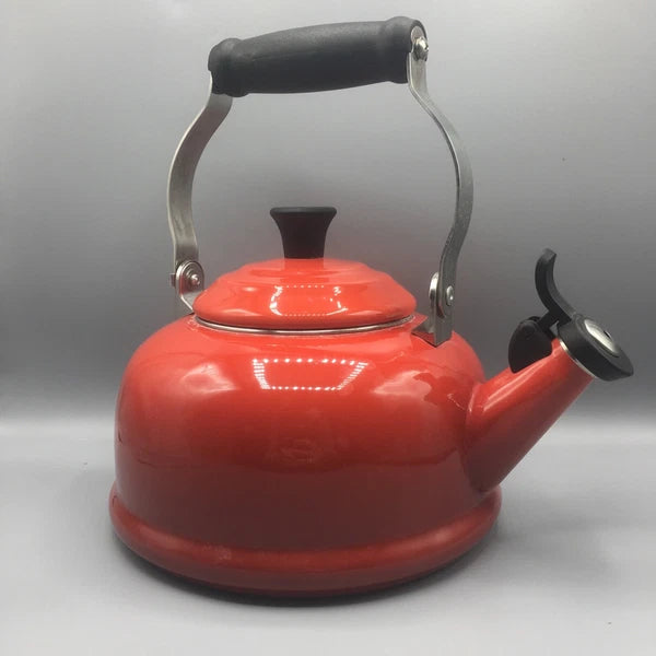 Le Creuset Whistling Tea Kettle Teapot Cerise Red 1.7 Qt (1.6L)