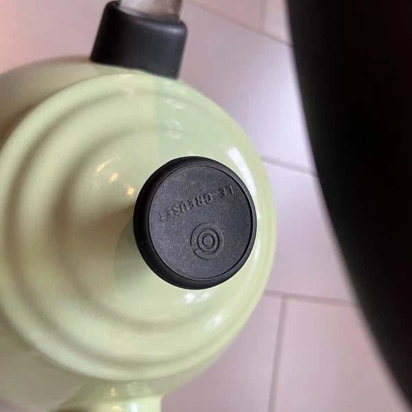 Le Creuset Lime Green Enamal On Steel Kiwi Whistling Tea Kettle 1.6 qt VGC