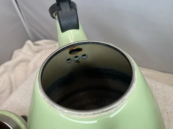 Le Creuset Ogive Enamel-on-Steel 1.7 Quart Tea Kettle - Kiwi Green Ombré